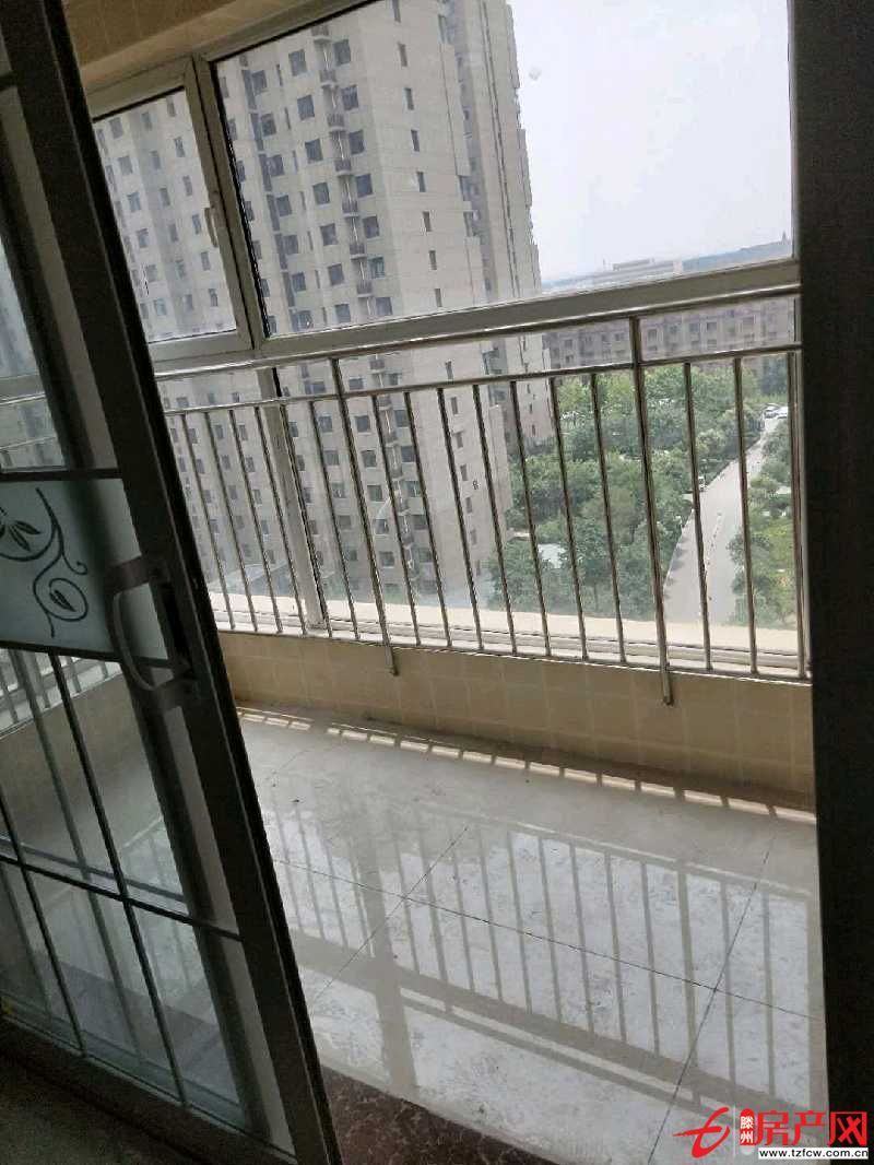 清華園三室兩廳兩衛(wèi)全新裝修未住全款