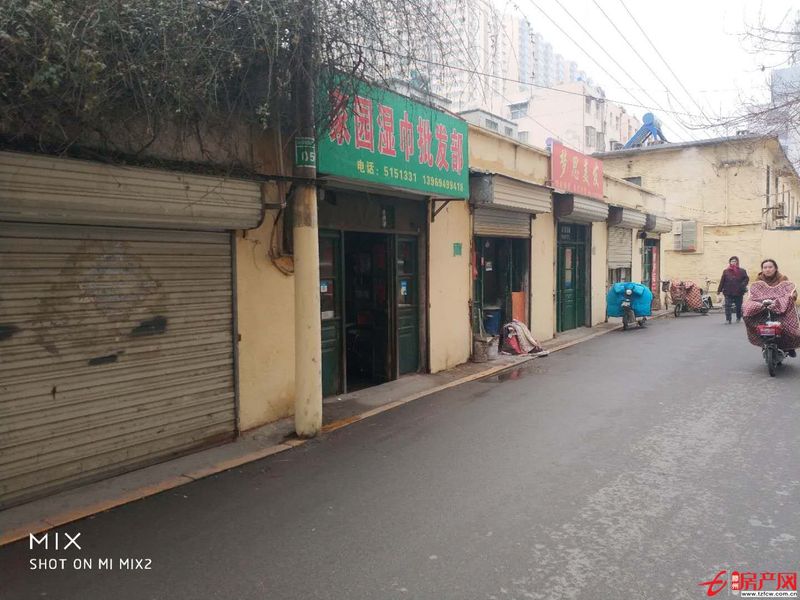 獨(dú)門獨(dú)院帶門面房整體出租