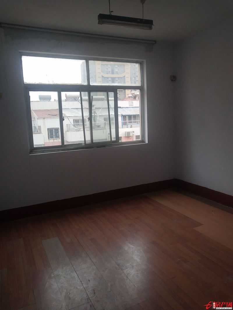 億豐花園兩室朝陽(yáng)證滿五年可貸款簡(jiǎn)單裝修