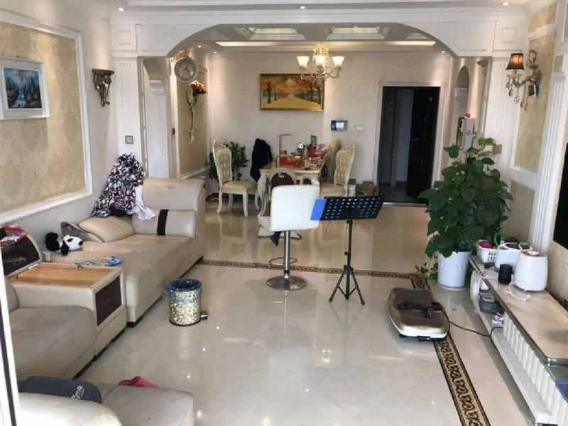 威尼斯 二區(qū) 精裝修 客廳三室朝陽 可貸款