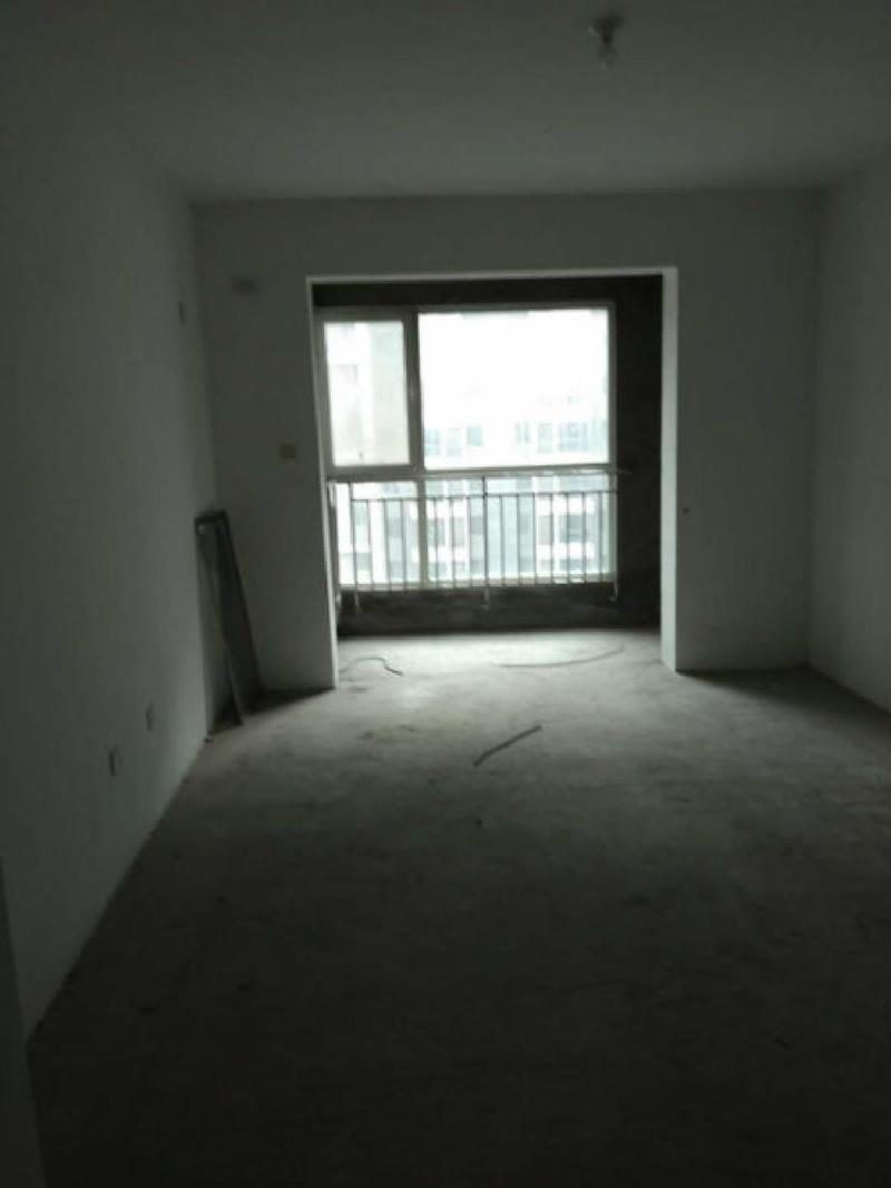 威尼斯二區(qū)三室兩廳兩衛(wèi)三陽臺120萬