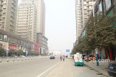 問(wèn)天廣場(chǎng)房屋急售，適用于商務(wù)辦公及家庭居住，價(jià)格面議