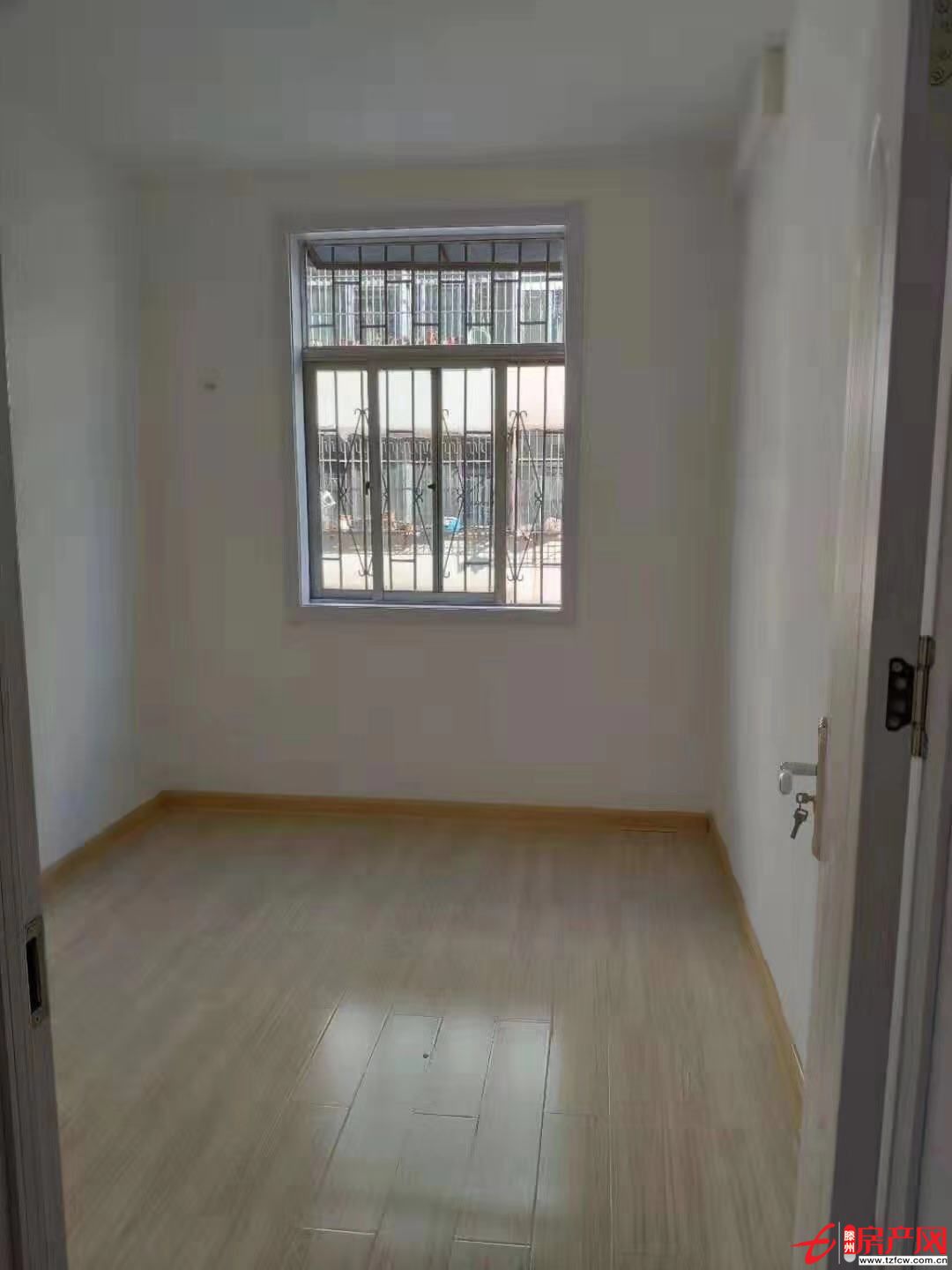 真愛(ài)旁饃饃莊小區(qū)多層二樓精裝修有證可貸款