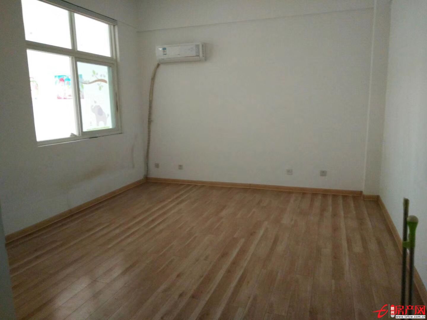 九成新房，離長途汽車站近，比鄰前進小學(xué)。