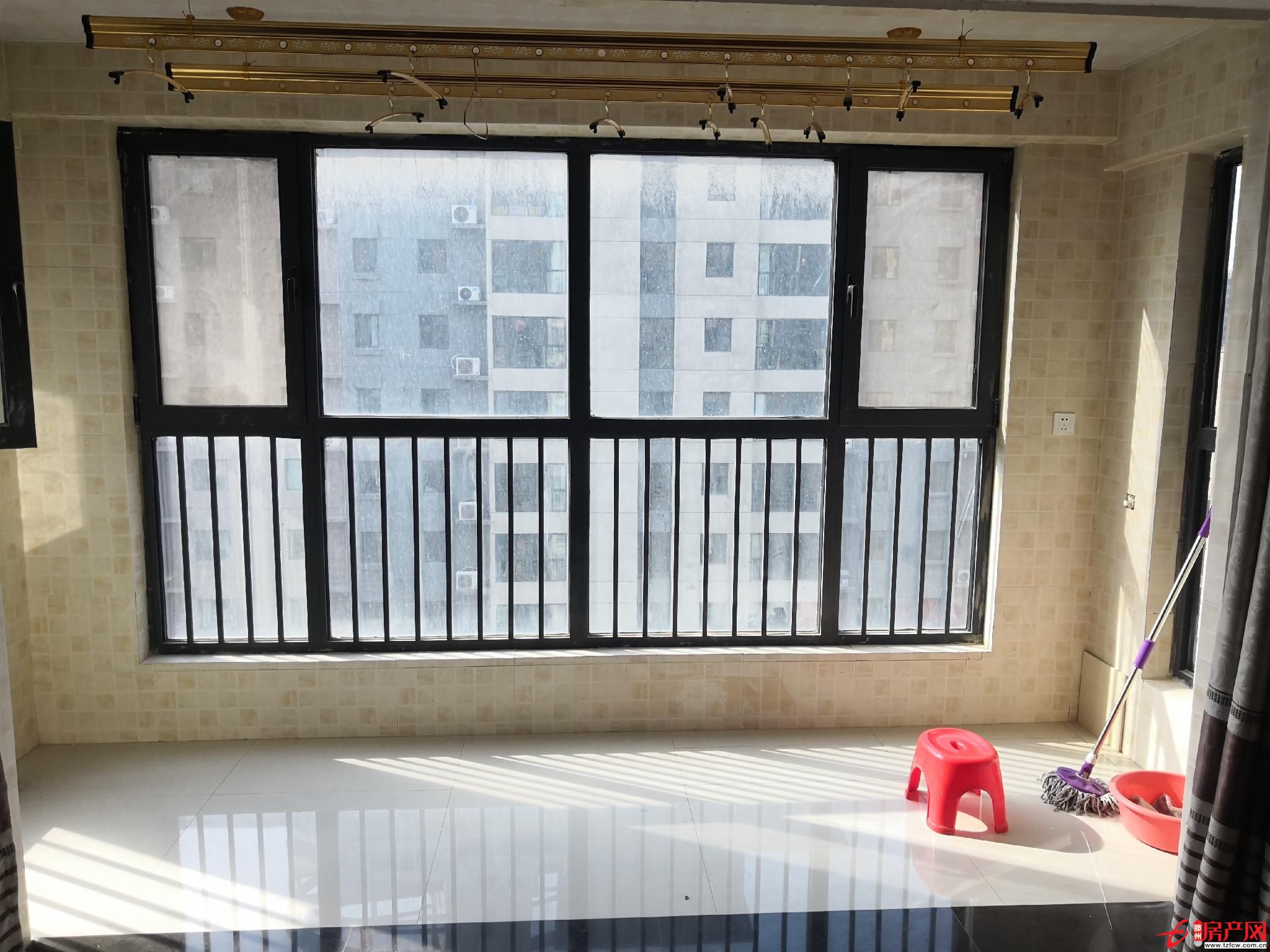 震撼價(jià)涵翠苑a區(qū)，精裝新房賣毛坯價(jià)，三室，要買快來看！可貸款