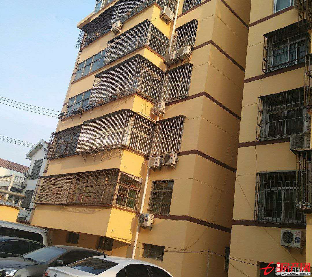 滕北學(xué)區(qū)房多層四樓東戶信用社福利房實際面積一百多平方