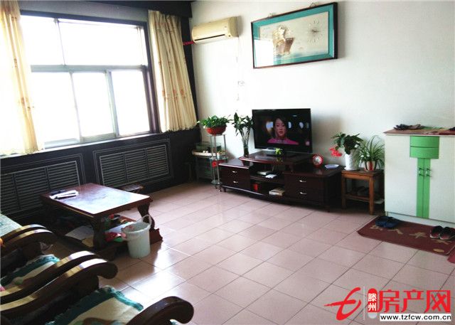 滕南運河監(jiān)獄生活園區(qū)鄰大同實小滕南中學(xué)