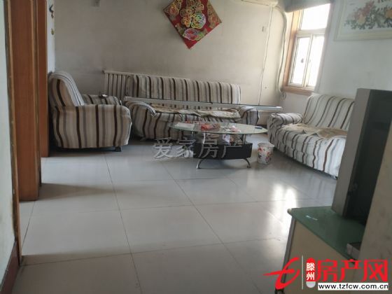 荊善安居學(xué)區(qū)房，三室一廳八十二平，六十二萬，證滿五年可貸款