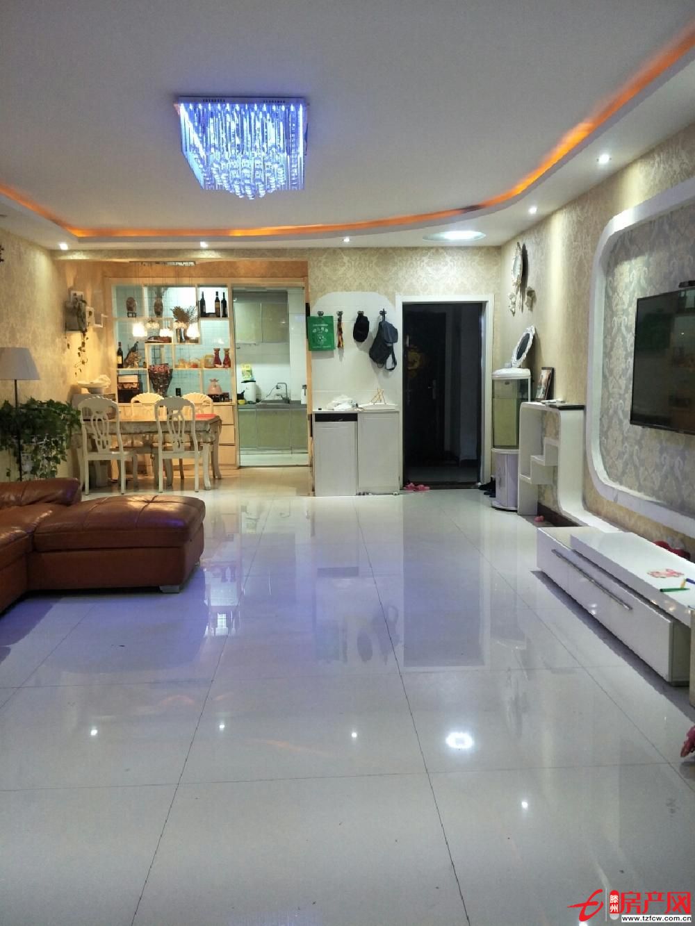 家樂園電梯洋房2樓相當(dāng)于3樓精裝修均價(jià)低3室2廳2衛(wèi)有房產(chǎn)證