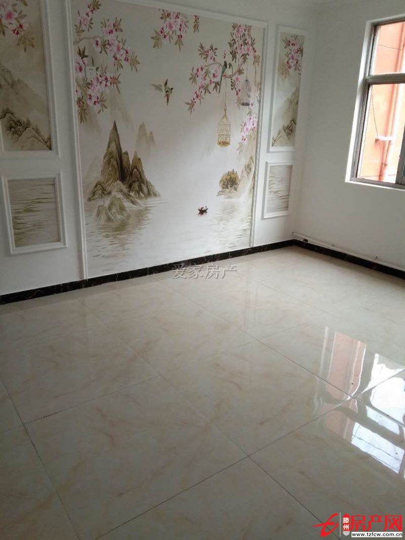 魯東小區(qū)黃金二樓精裝修三室朝陽位置優(yōu)越