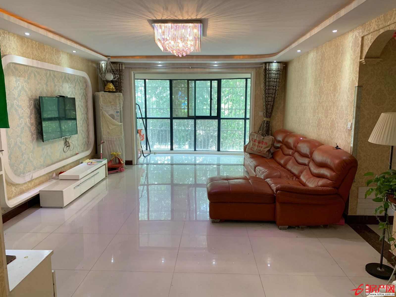 城北，家樂園2樓，三室兩廳兩衛(wèi)，精裝修，有證，可貸款，