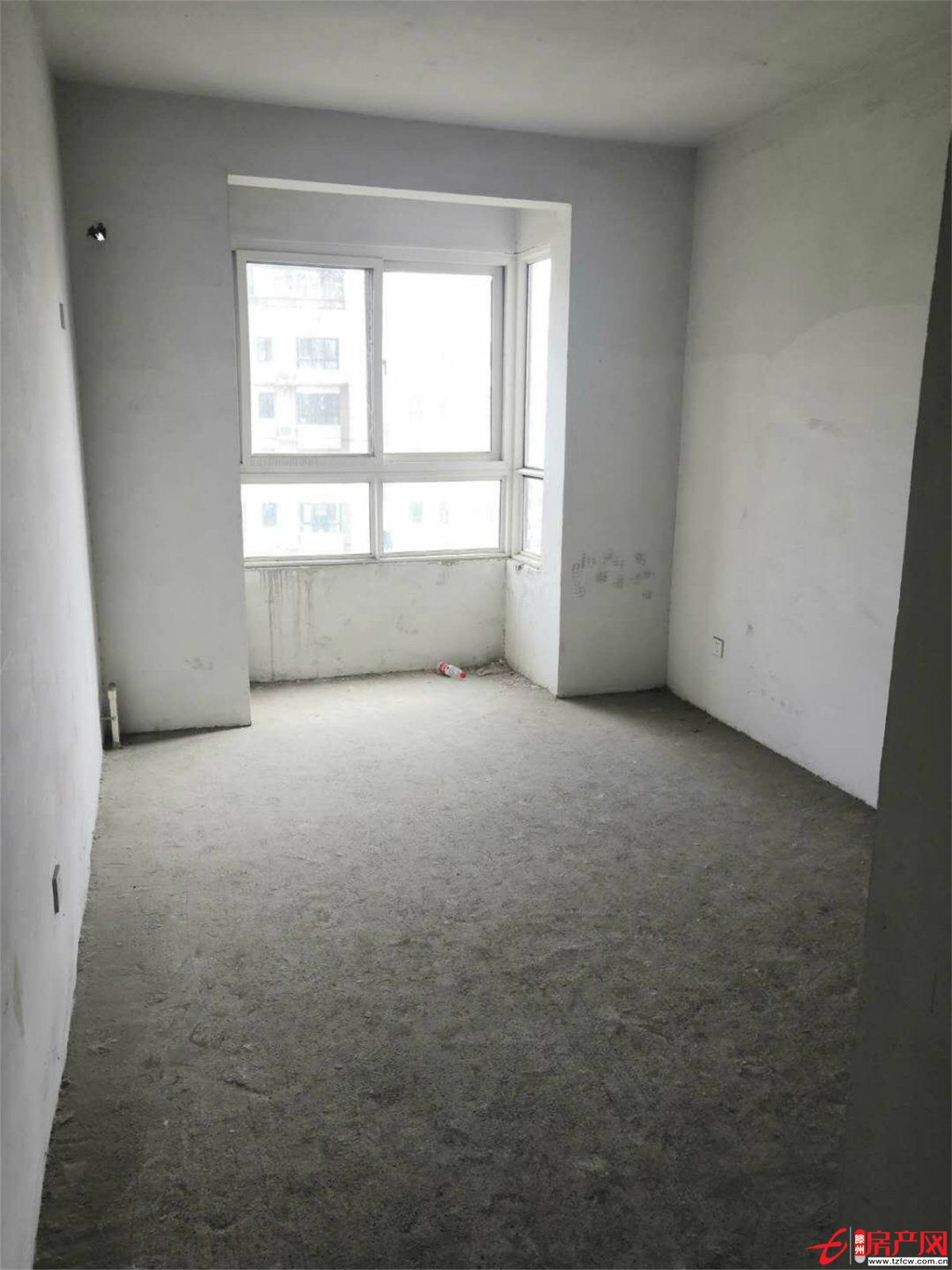 市政府旁邊 蘋果花園10樓，一梯兩戶，南北通透，可貸款