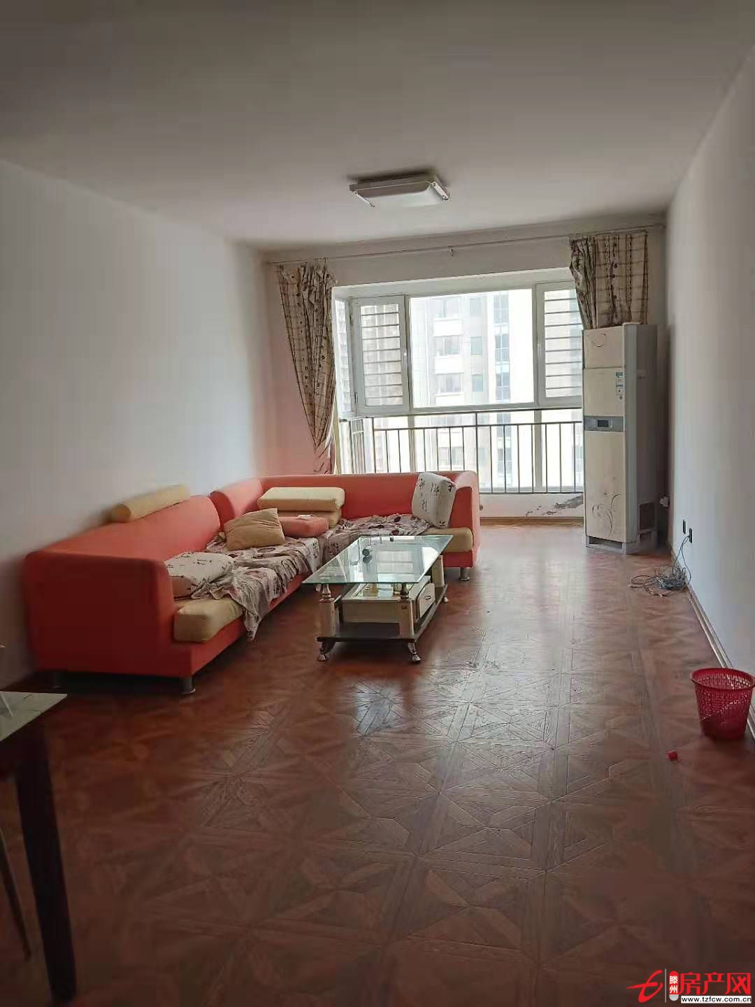 威尼斯一區(qū)簡裝三室家具家電齊全，拎包入住