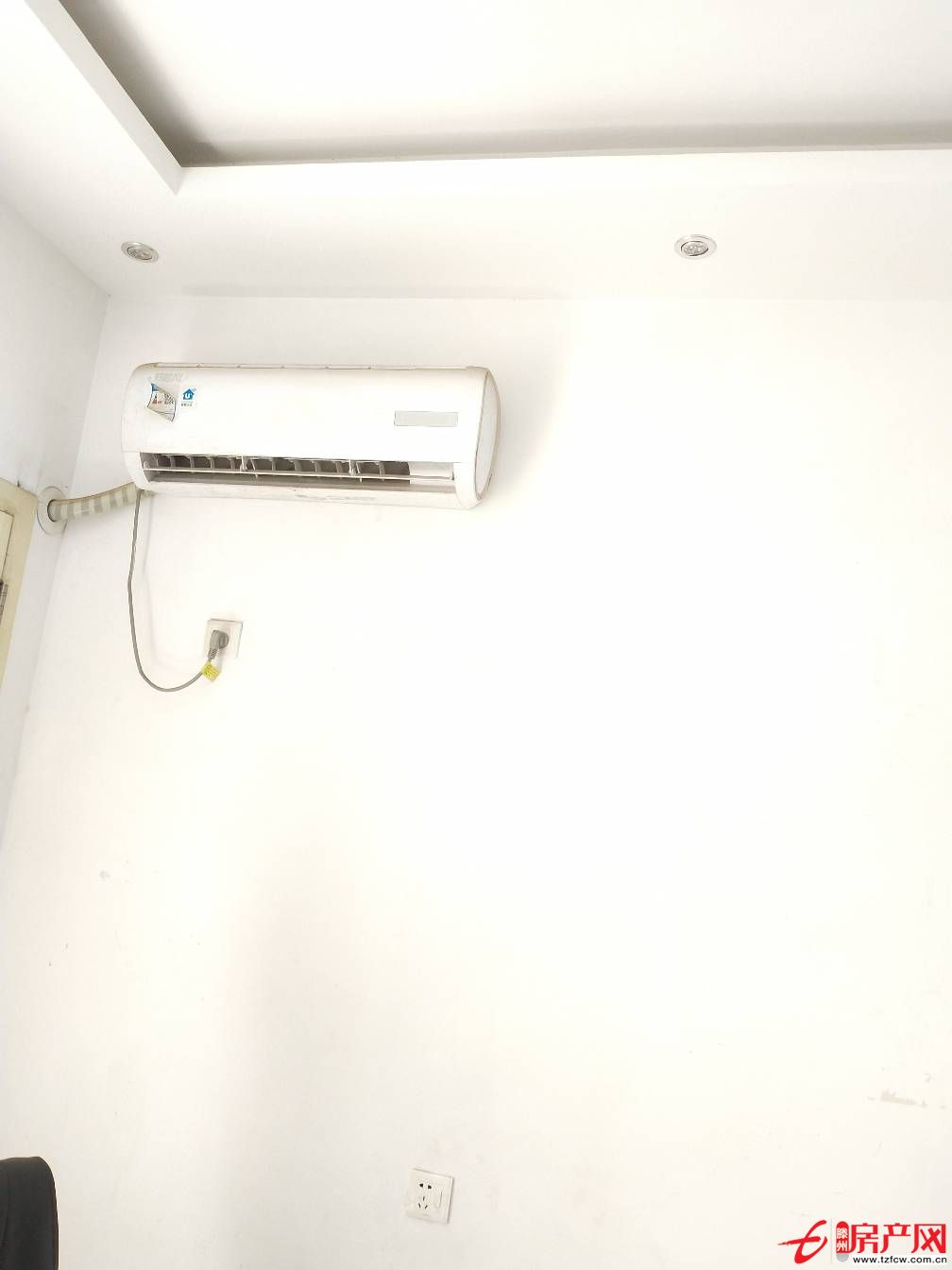 杏壇小區(qū)，供暖空調(diào)電視機家具精裝修，交通便利