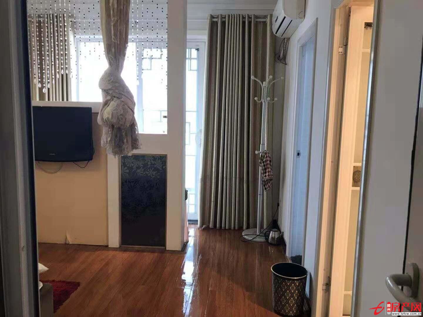 凱旋國際一室一廳一衛(wèi)，好樓層。精裝。有證可以貸款。廚衛(wèi)單隔。