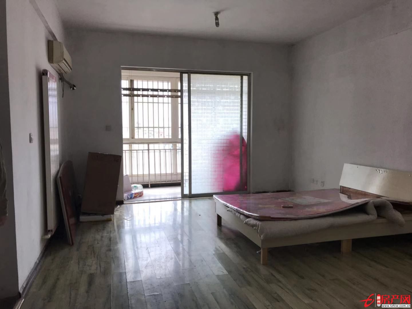 麗都水岸公寓一室一廳獨(dú)立的陽臺(tái)和衛(wèi)生間陽臺(tái)落地窗采光很好