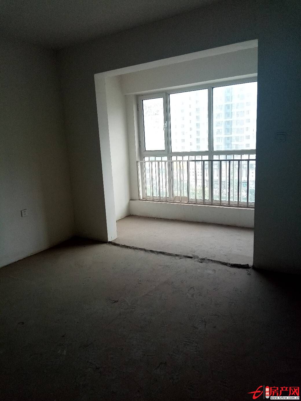 涵翠苑B區(qū)前排 三室兩廳一衛(wèi) 毛坯房 南北通透 可貸款