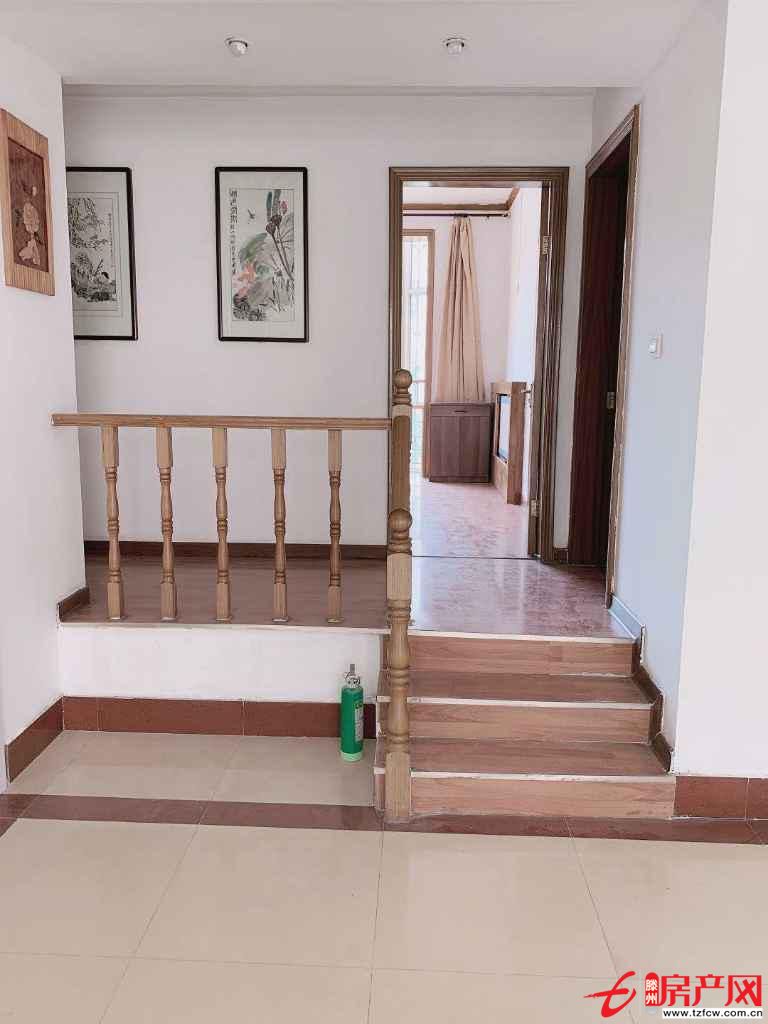 美明嘉苑西區(qū)，可貸款，滿五過(guò)戶費(fèi)低，