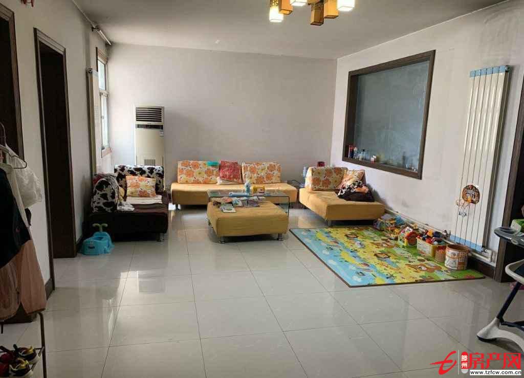 華聯(lián)小區(qū)多層超大陽(yáng)臺(tái)送儲(chǔ)藏室送家具及部分家電任意停車位