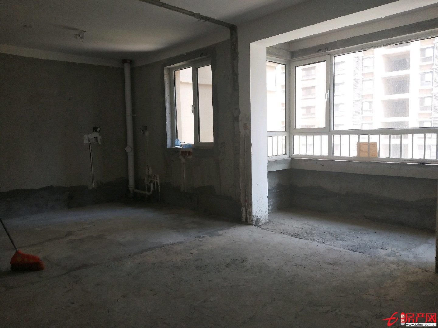 金河灣一期沿河?xùn)|戶最前排回遷有儲(chǔ)藏室全款分期也可位置優(yōu)越