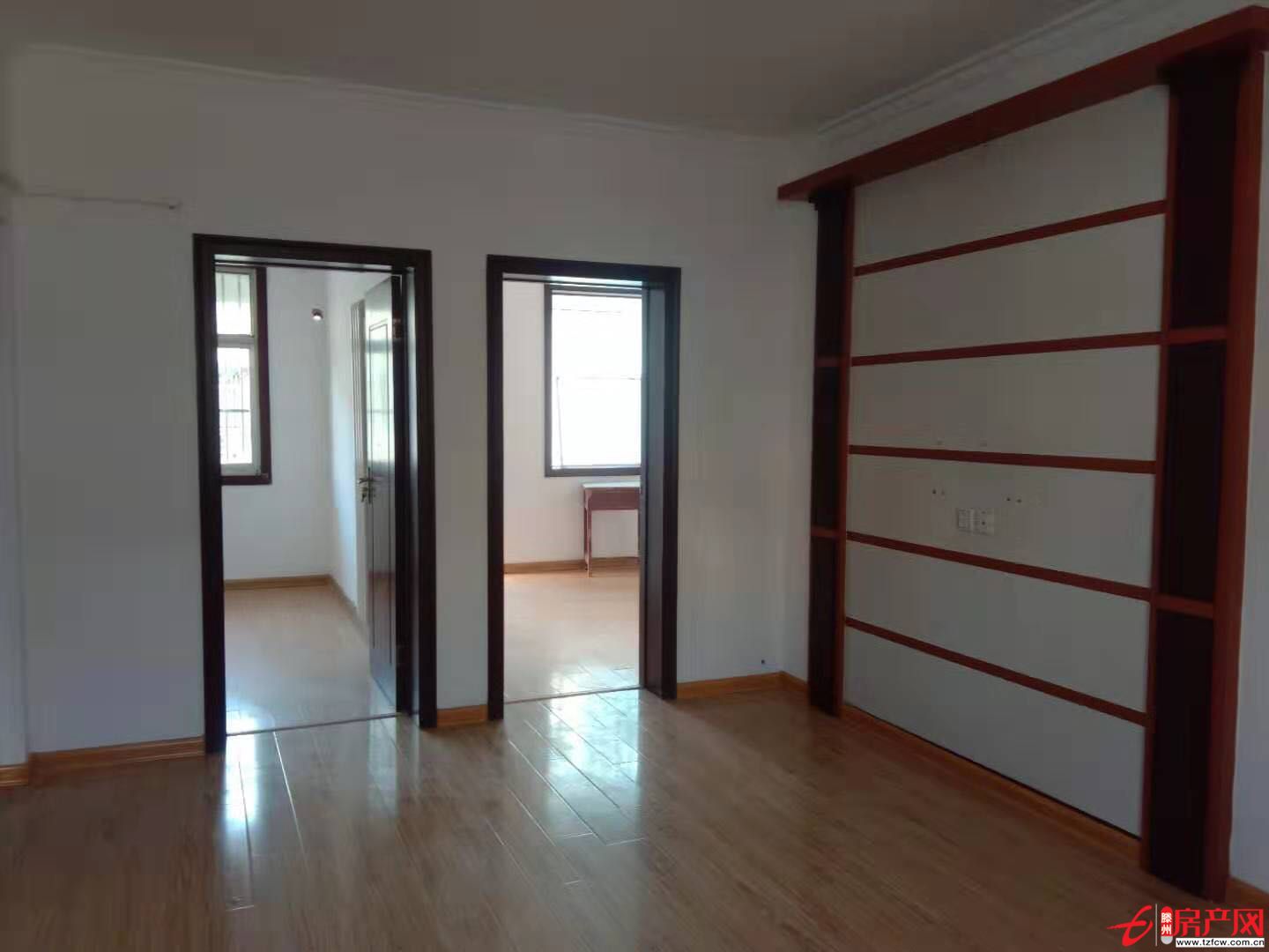 富麗華小區(qū)四樓非頂精裝證滿五過(guò)戶費(fèi)低