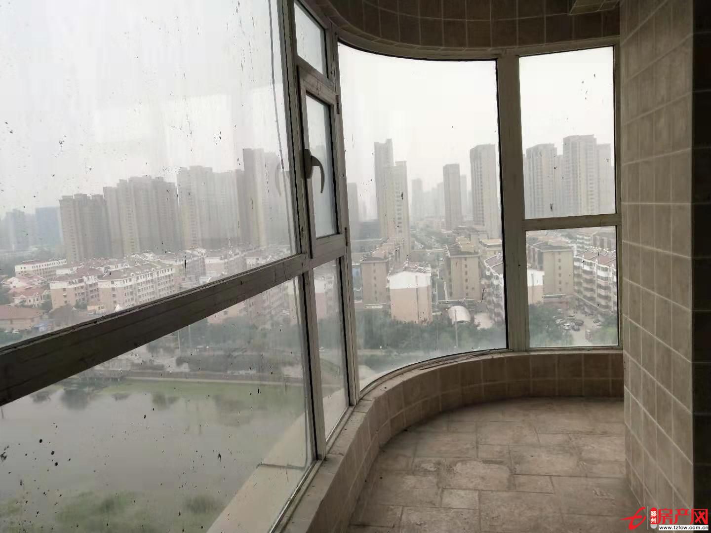 海上明月沿河好樓層，大三室，滿二年可貸款，無(wú)綁定，隨時(shí)看