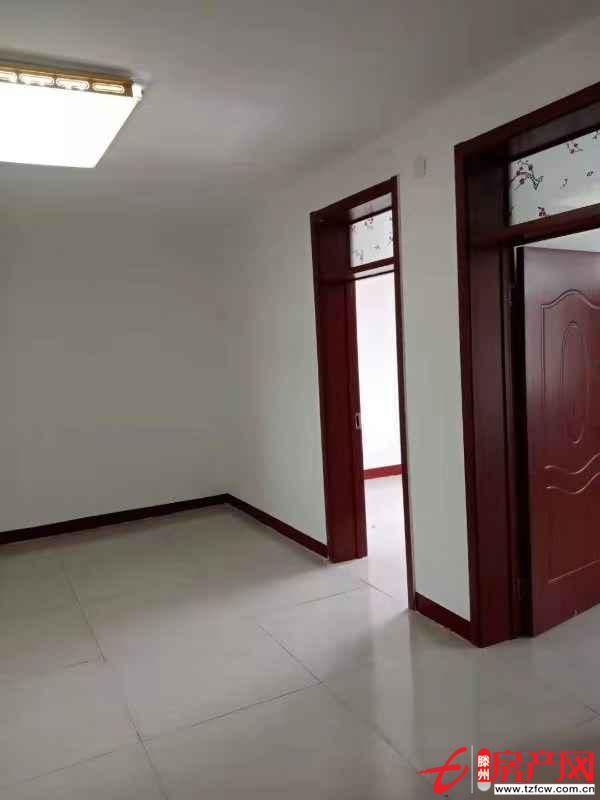 北安居小區(qū)多層頂樓精裝修送地下室三室一廳房產(chǎn)證滿五唯一