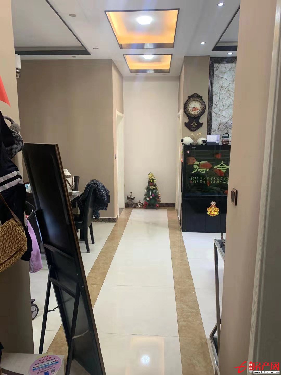 城東涵翠苑b區(qū)，多層客廳朝陽(yáng)精裝三居室，送家具，拎包即住