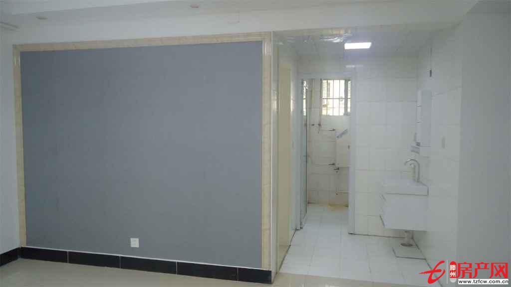 誠信花園三室一廳一衛(wèi)精裝修戶型方正送儲藏室送兩個停車位交通便