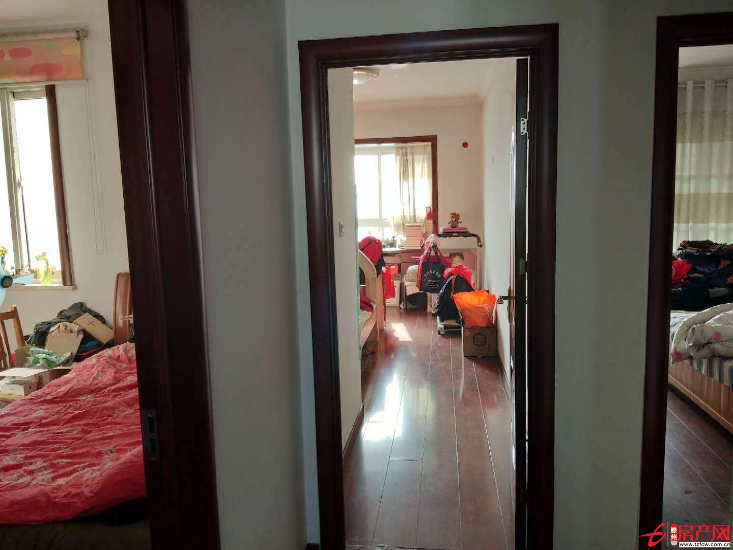 蘋果花園經(jīng)典三室前排簡單裝修送一個(gè)大平臺儲藏室房產(chǎn)證馬上兩年