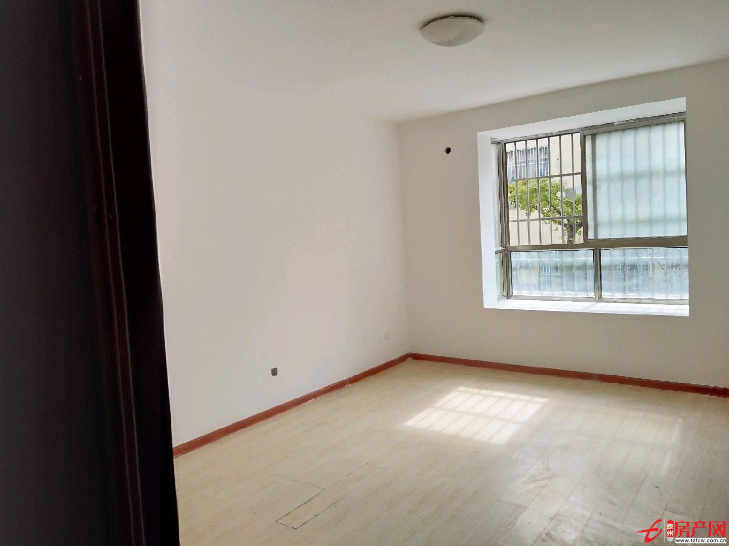 貴和世紀(jì)佳苑學(xué)區(qū)房位置好前排無遮擋一樓相當(dāng)于二樓送儲(chǔ)室證滿三