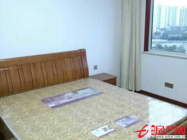 金領(lǐng)國際新汽車站旁空調(diào)家具很干凈拎包即住