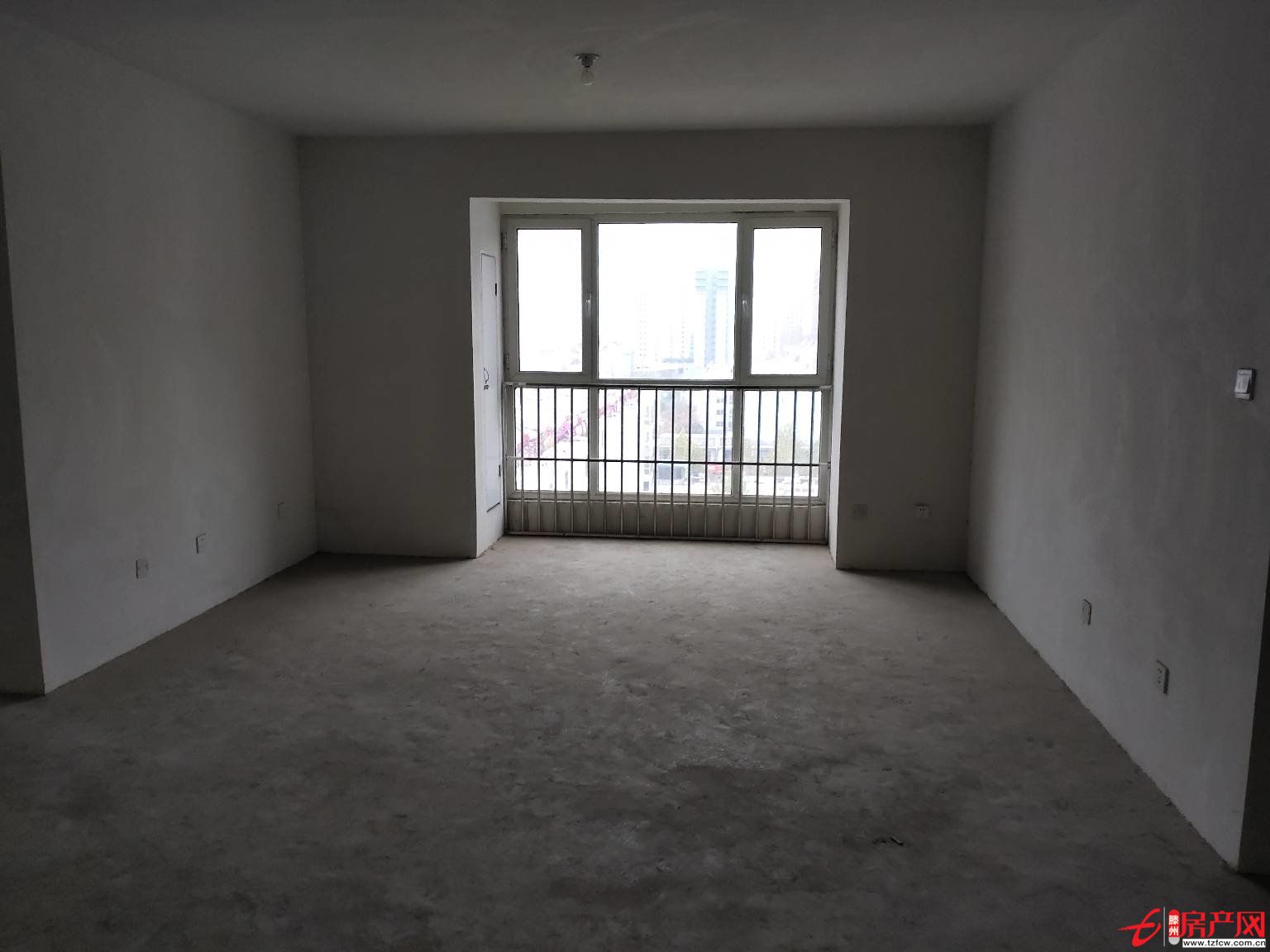 和諧康城B區(qū)電梯毛坯全明格局緊臨新婦幼隨時(shí)貸款送儲(chǔ)