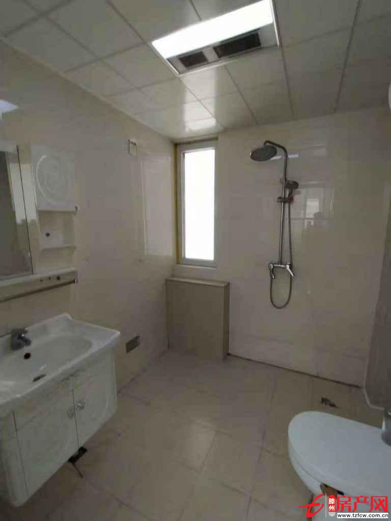 威尼斯二區(qū)位置好全明戶型兩室一廳向陽新證配合貸款