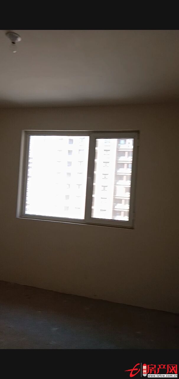 金河灣二期帶大平臺(tái)，正常首付，送全屋瓷磚