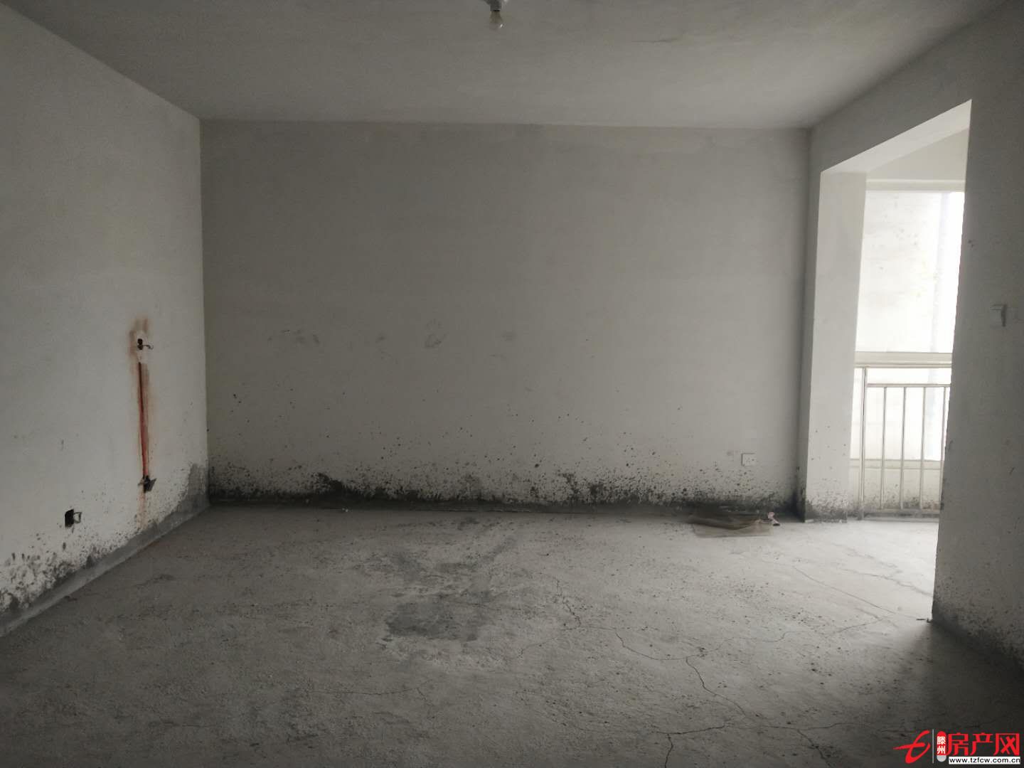 中央城好樓層，毛坯房，證滿兩年，可貸款