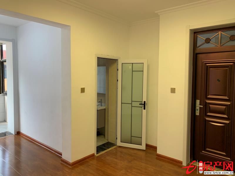 東谷家苑頂樓，北關(guān)小學(xué)對(duì)過(guò)，精裝，證滿五年可貸款