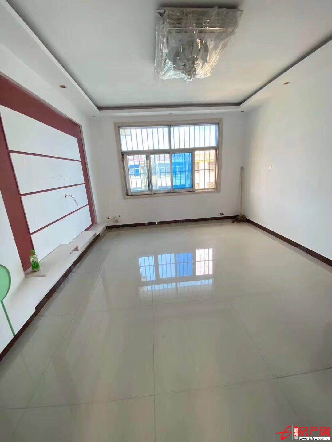 金城西區(qū)四室全明戶型三室朝南客廳朝北送大儲(chǔ)藏室水電暖齊全