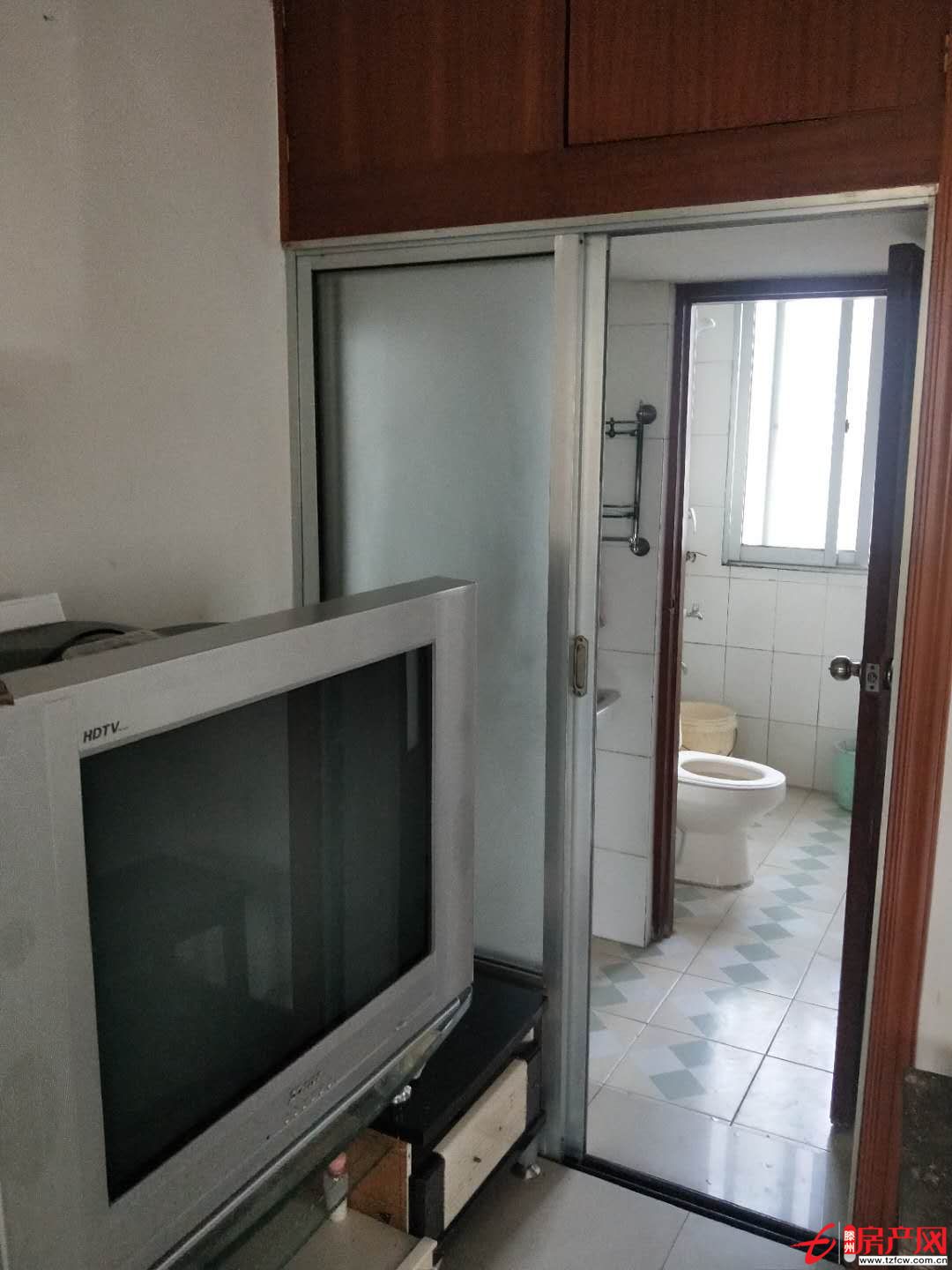 平等小區(qū)學(xué)區(qū)房，市中心，交通便利，可拎包入柱！