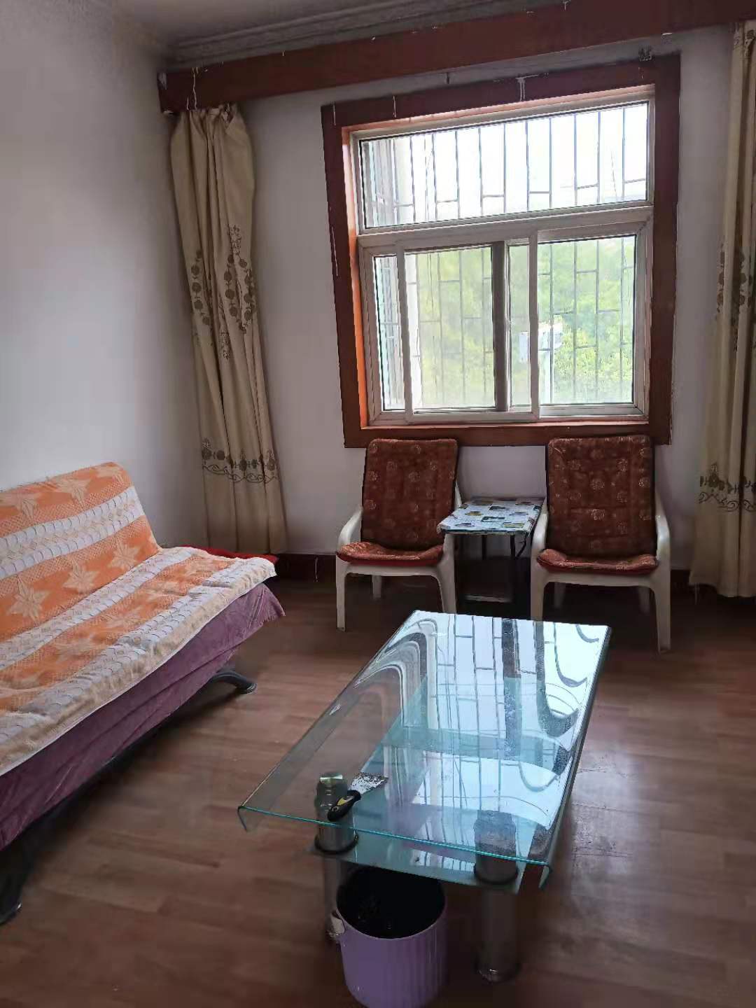 老一中對(duì)面老工商局小區(qū)1200元/月