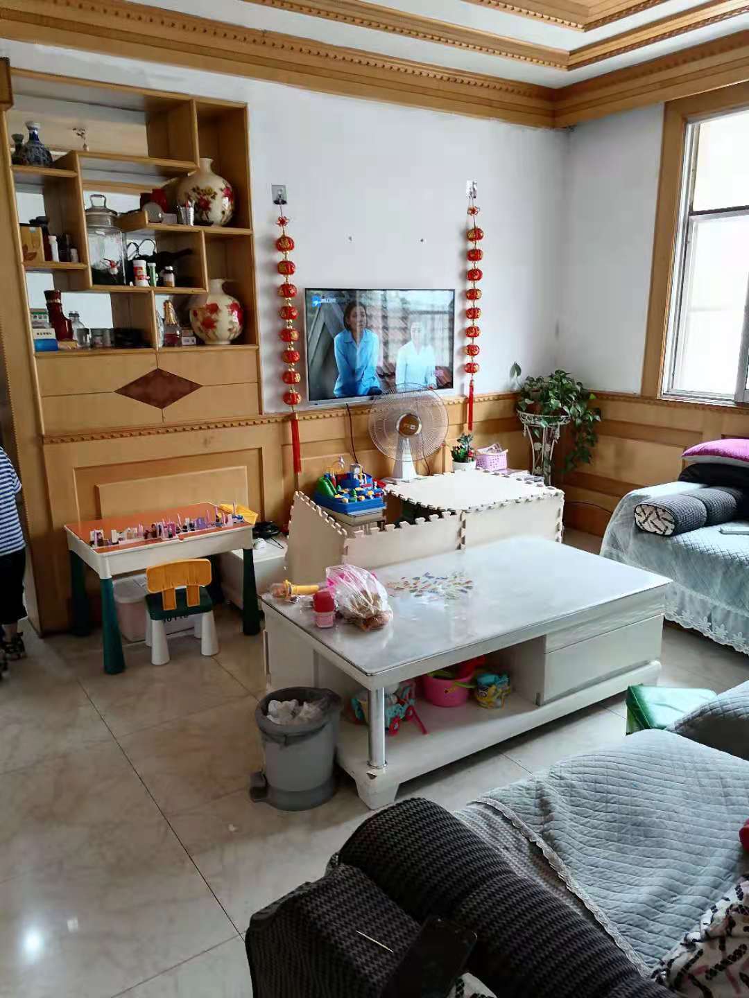 春秋閣2樓裝修4室1廳1衛(wèi)100m21333元/月