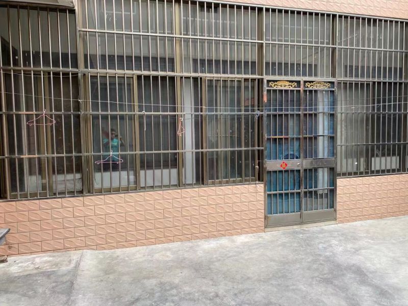 后洪村獨(dú)院，普通裝修4室2廳1衛(wèi)180m2700元/月