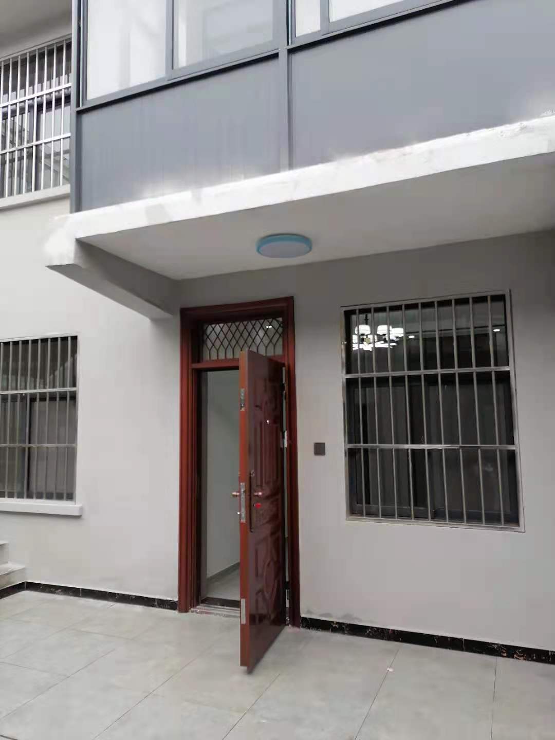 市中心龍泉苑西面獨(dú)院上下兩層直接過(guò)戶