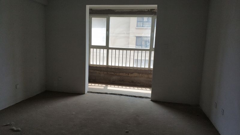 學(xué)區(qū)房，戶型好，樓層佳，居住環(huán)境內(nèi)外優(yōu)美