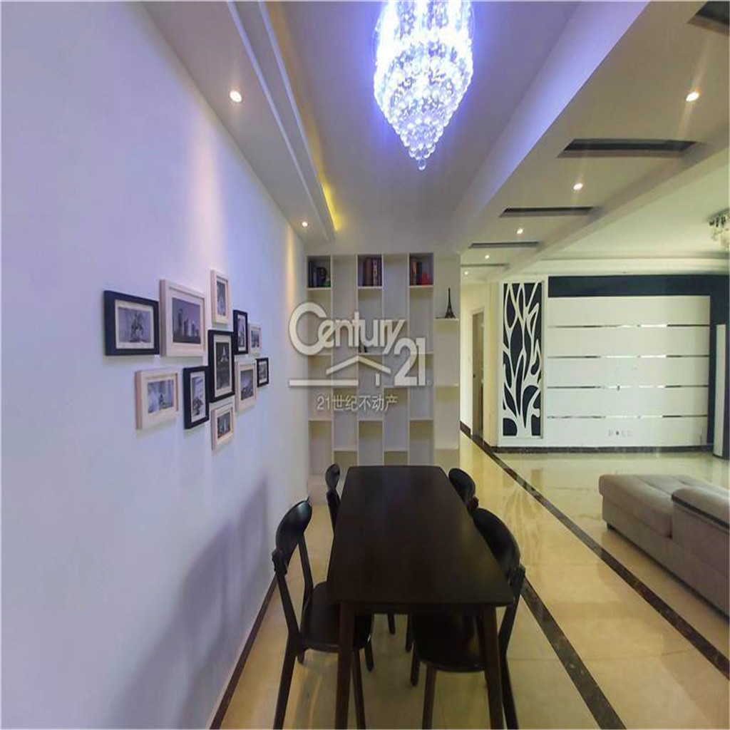 威尼斯精裝修3室2廳1衛(wèi)134m2142萬元