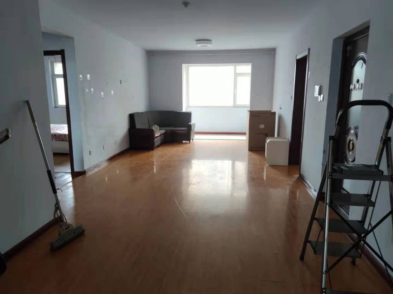 人和藍(lán)灣10樓裝修供暖家具家電