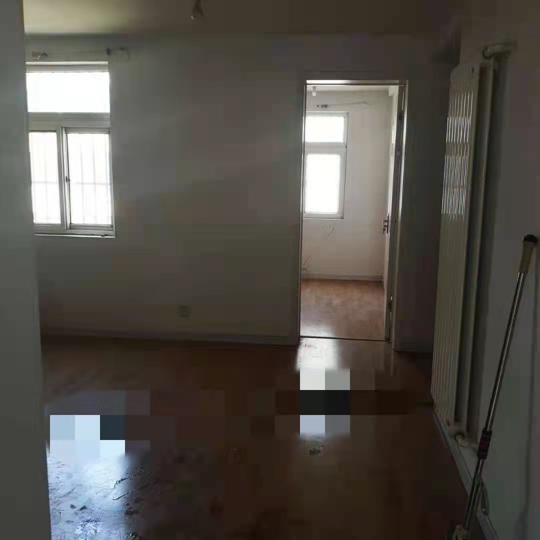 普通裝修3室1廳1衛(wèi)82m290萬元