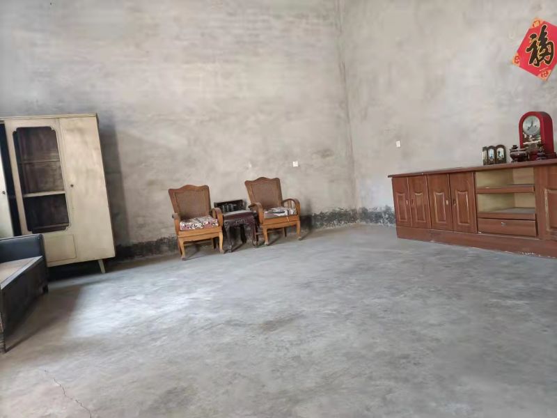 普通裝修2室2廳0衛(wèi)200m2350元/月