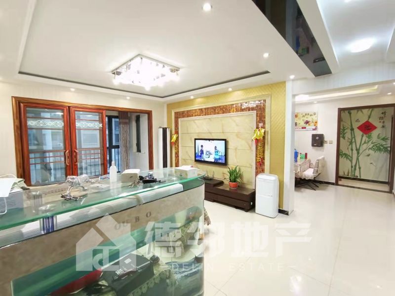 涵翠苑A區(qū)，精裝修3室2廳2衛(wèi)133m2160萬元好樓層，滿二年