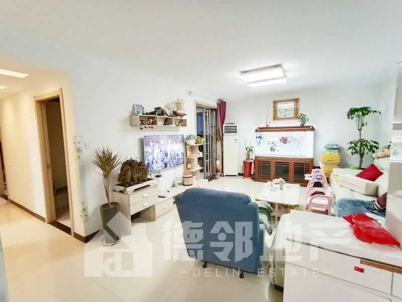 中央城B區(qū)，127平精裝修3室2廳1衛(wèi)，中間層，滿2年，142萬元